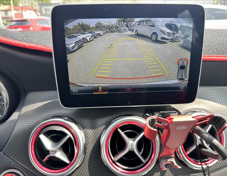 Mercedes-Benz GLA 13