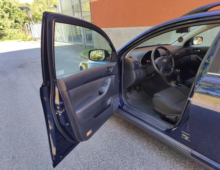 Toyota Avensis 8