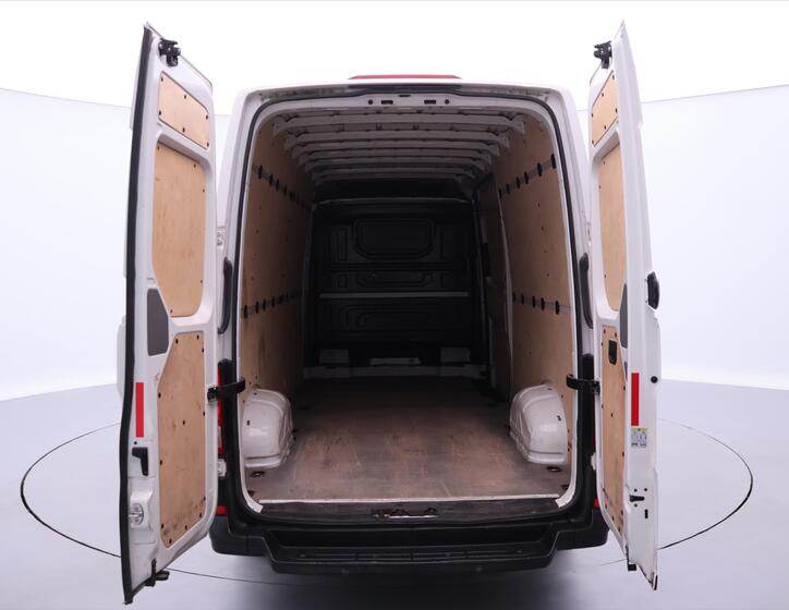 Volkswagen Crafter 9