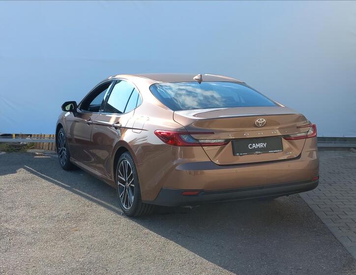 Toyota Camry 5
