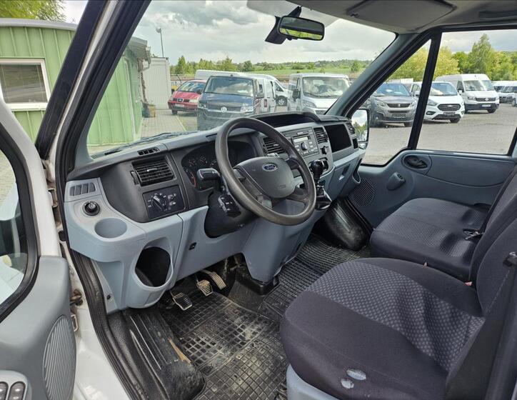 Ford Transit 9