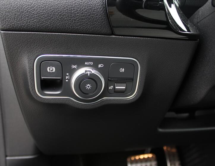 Mercedes-Benz GLA 32