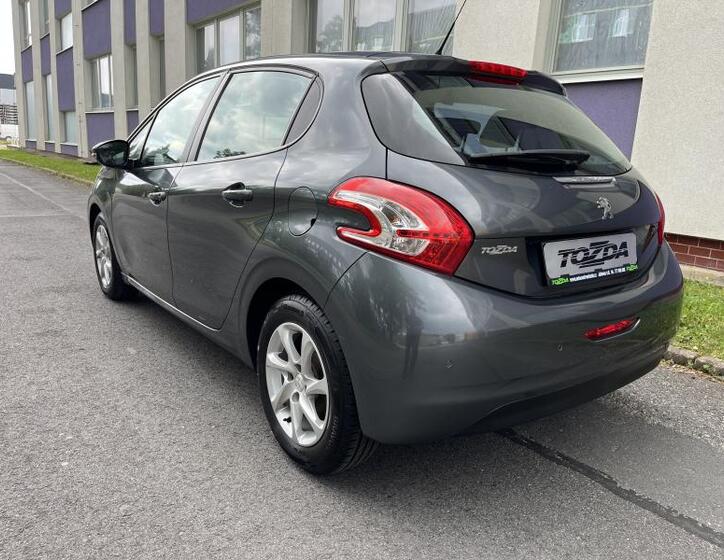 Peugeot 208 5
