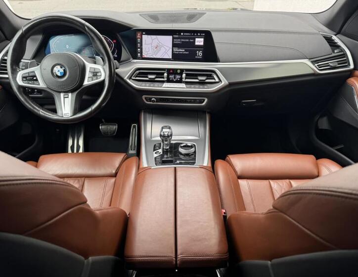 BMW X5 8