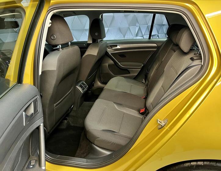 Volkswagen Golf 12