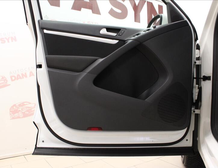 Volkswagen Tiguan 9
