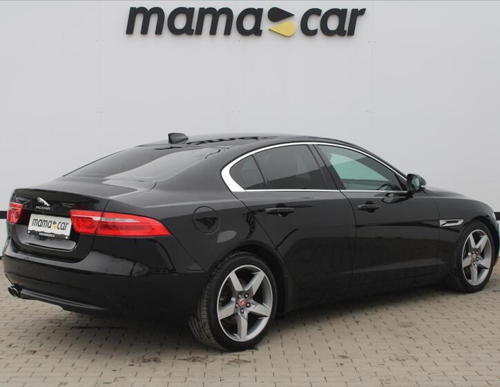 Jaguar XE 7