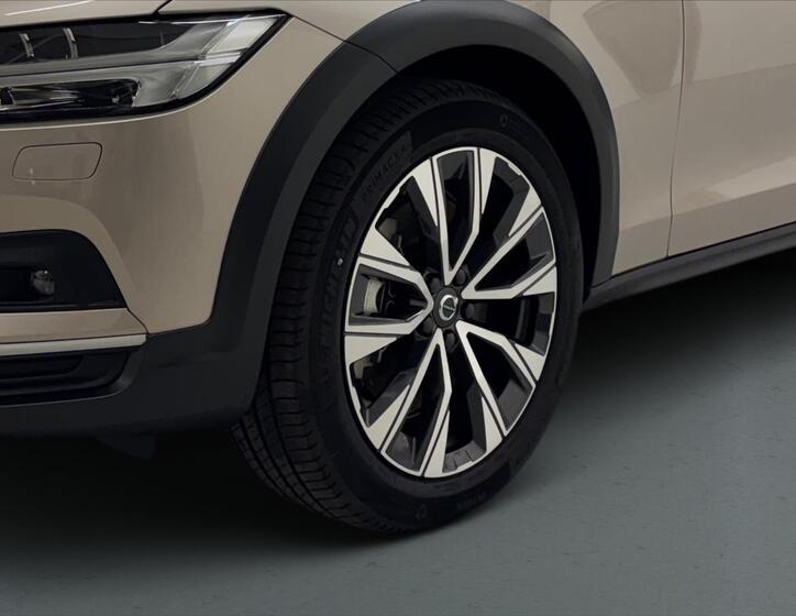 Volvo V90 6