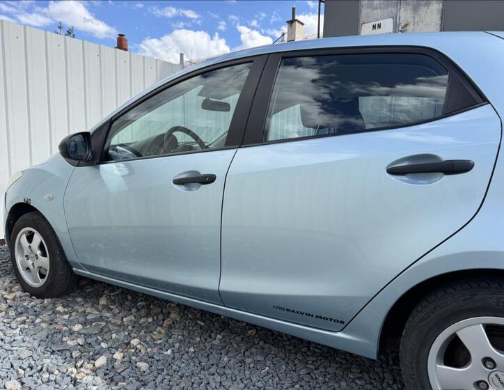 Mazda 2 18