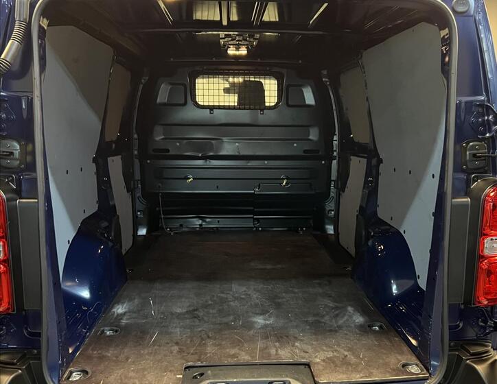 Toyota ProAce 9