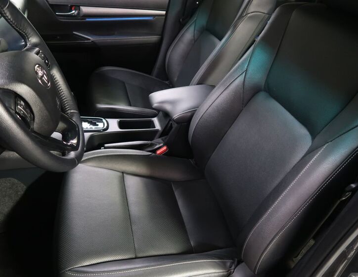 Toyota Hilux 9