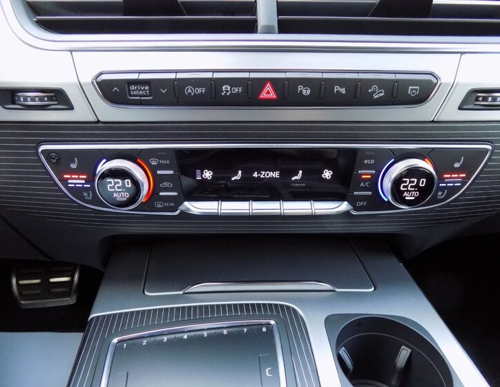 Audi SQ7 32
