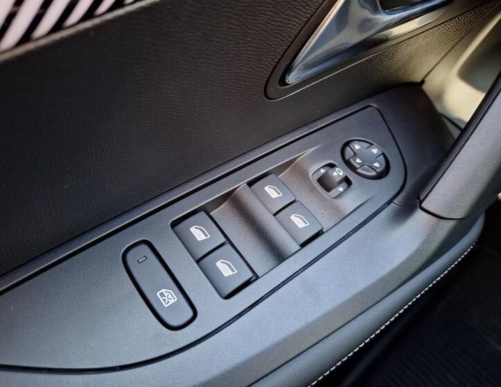 Peugeot 2008 13