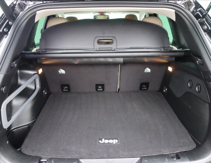 Jeep Cherokee 30