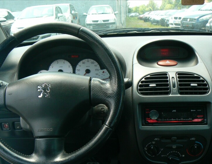 Peugeot 206 11