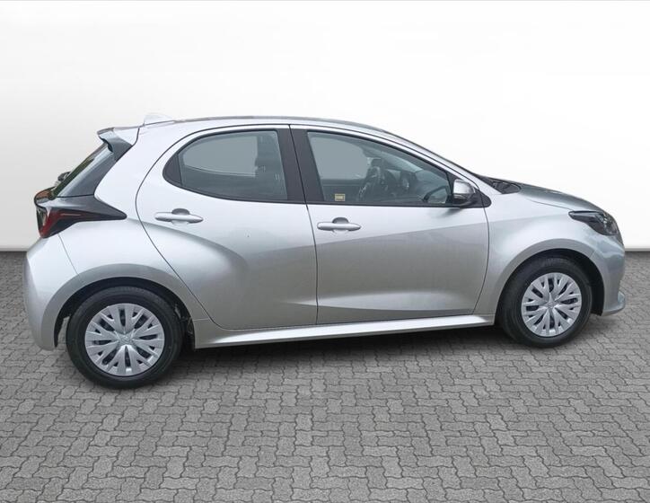 Toyota Yaris 8