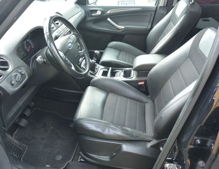 Ford Galaxy 9