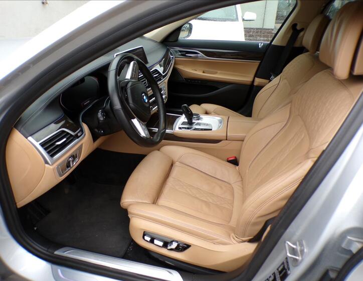 BMW Řada 7 22