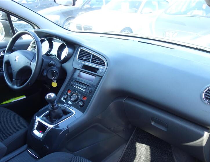 Peugeot 5008 12