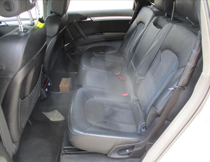 Audi Q7 8