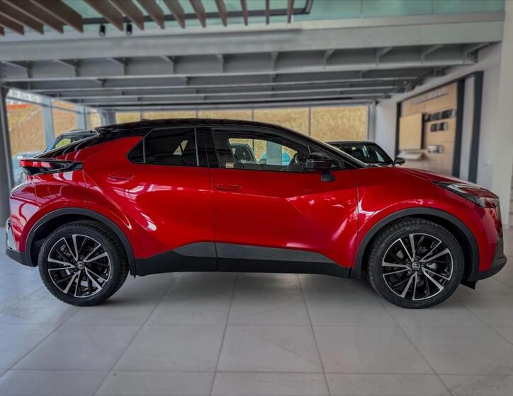 Toyota C-HR 4