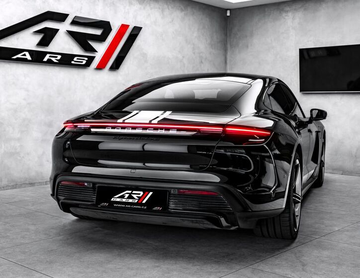 Porsche Taycan 6