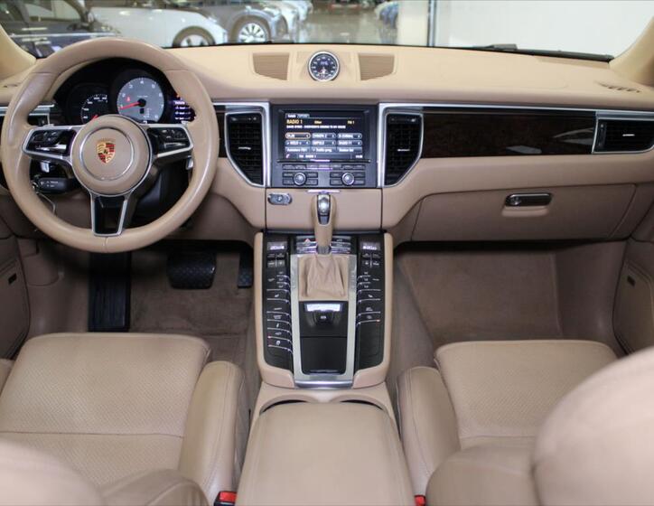 Porsche Macan 8