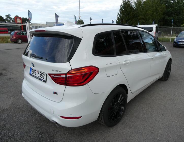 BMW Řada 2 9