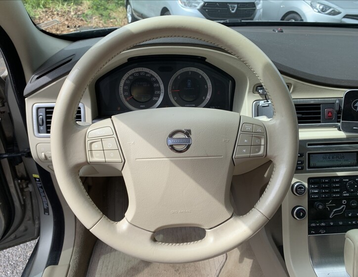 Volvo XC70 10