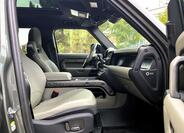 Land Rover Defender 49