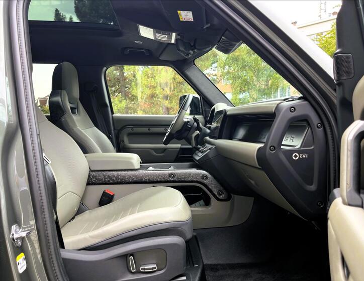 Land Rover Defender 49