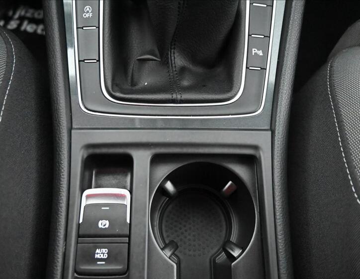 Volkswagen Golf 25
