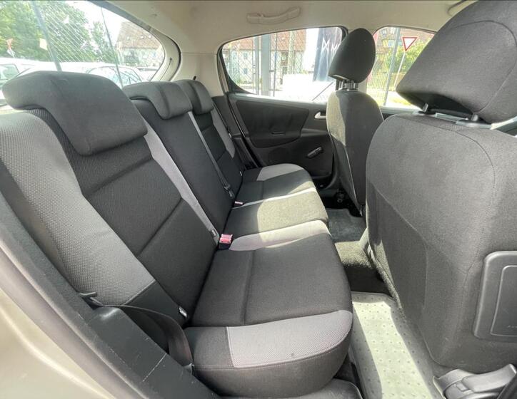 Peugeot 207 32