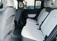 Land Rover Defender 10