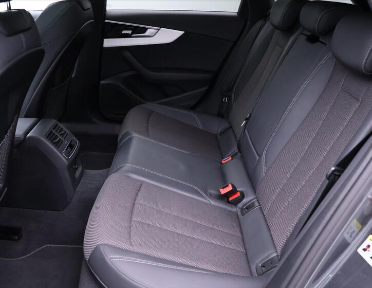 Audi A4 16