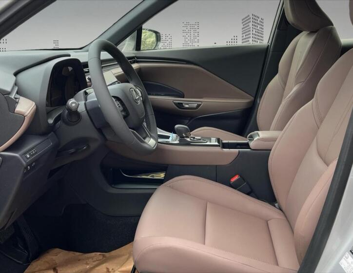Lexus LBX 7