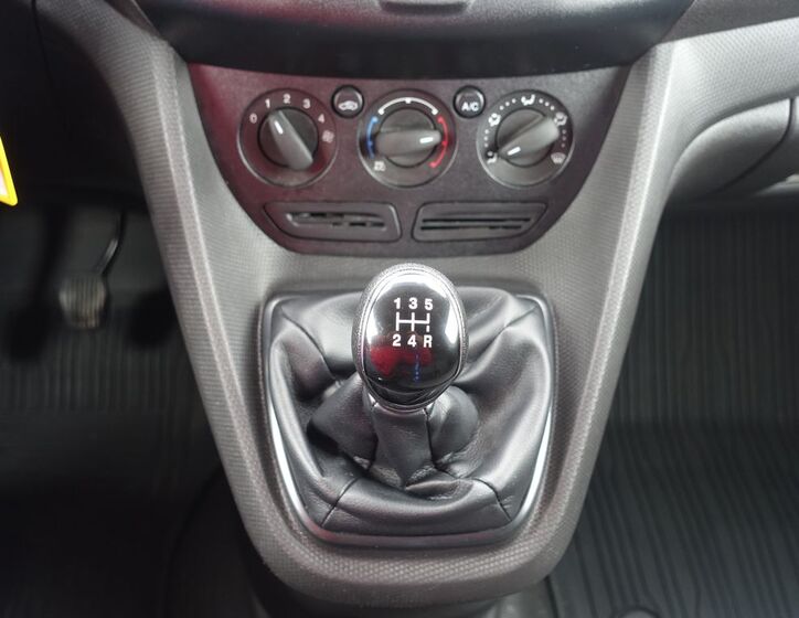 Ford Transit Connect 11
