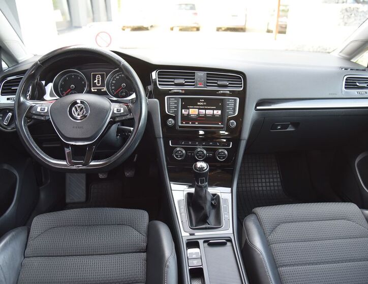 Volkswagen Golf 24