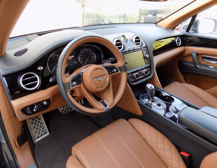 Bentley Bentayga 14