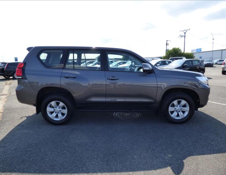 Toyota Land Cruiser 2