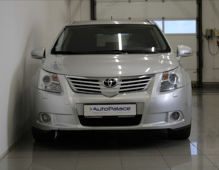 Toyota Avensis 2