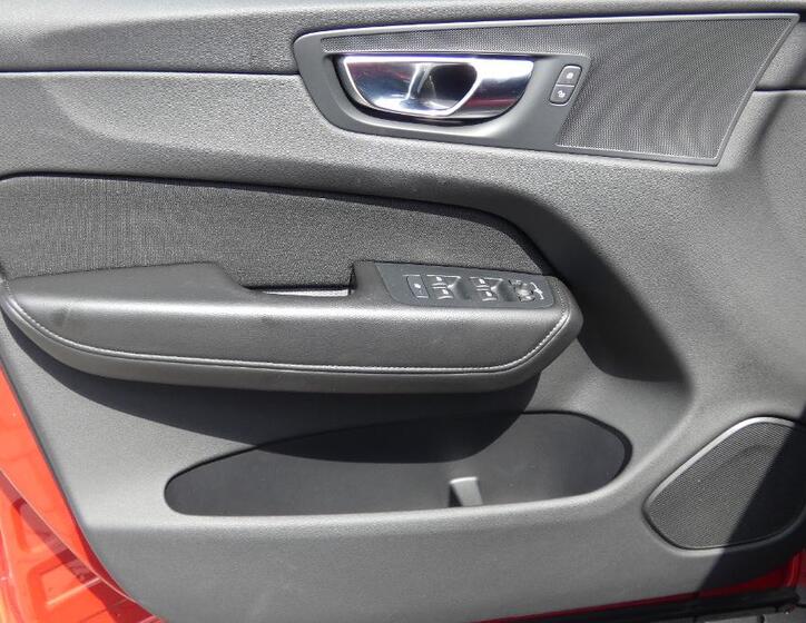 Volvo XC60 8