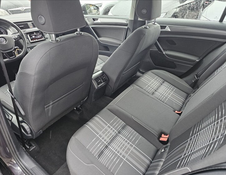 Volkswagen Golf 23