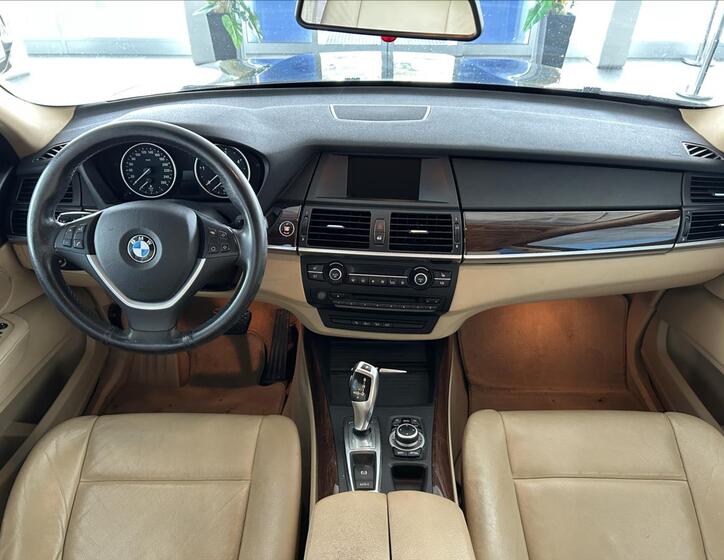 BMW X5 8