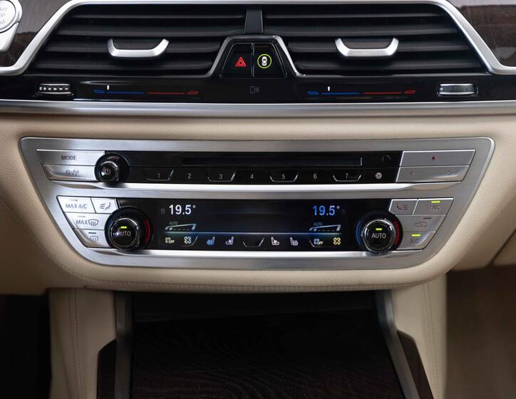 BMW Řada 7 13
