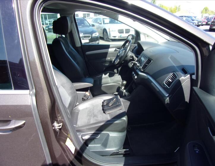 Volkswagen Sharan 9
