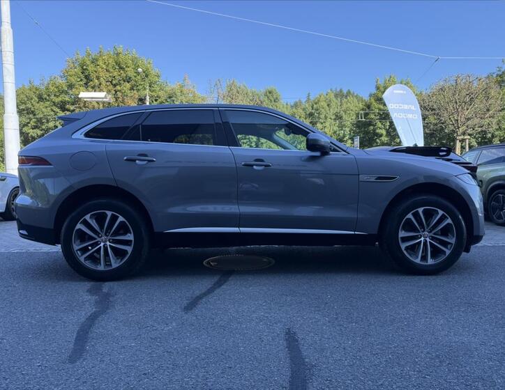 Jaguar F-Pace 6