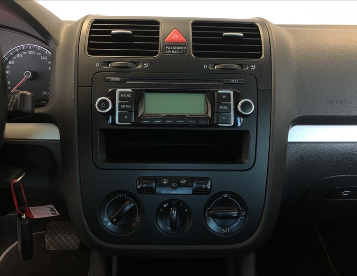 Volkswagen Golf 16