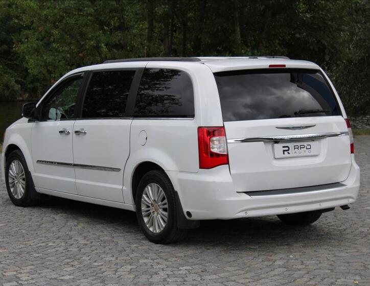 Chrysler Town & Country 45