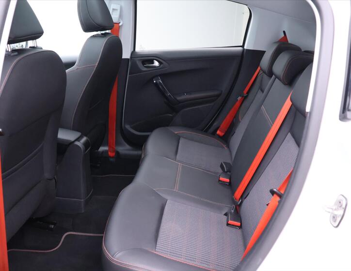 Peugeot 208 15